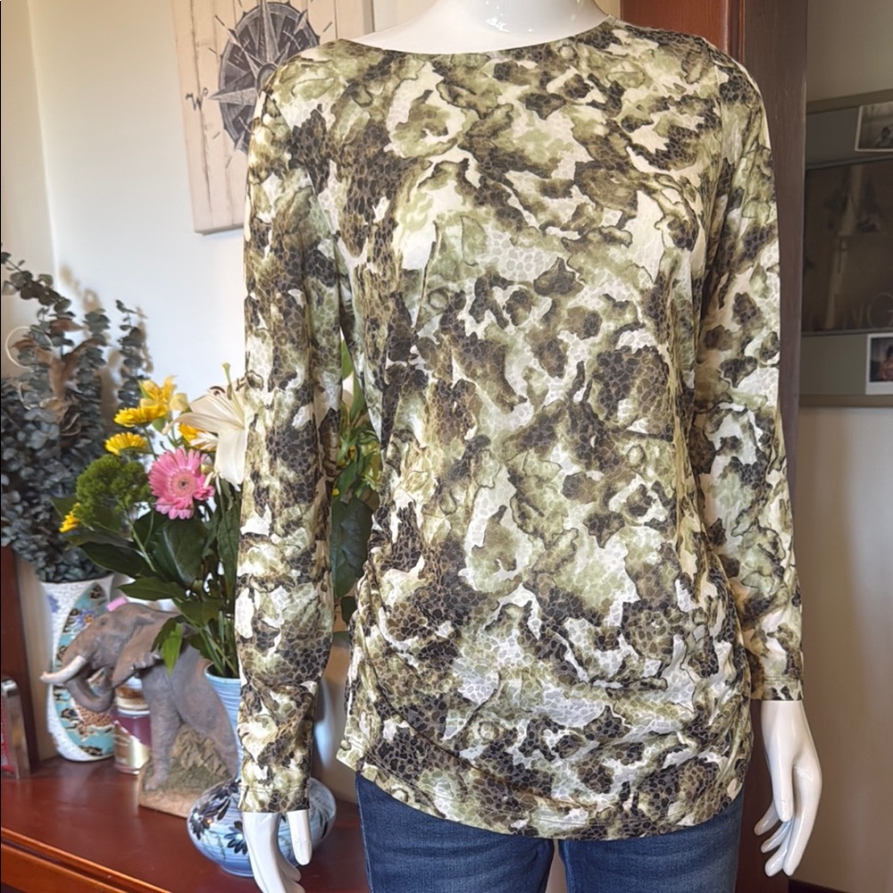 NWT northern reflections size small light Stylish Camouflage Long Sleeve Top